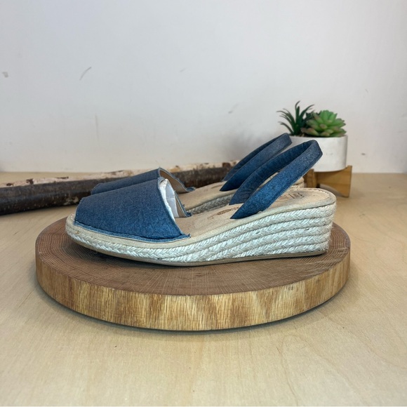 *NWOB Avarcas 101 |  Classic Style Vegan Pineapple Navy Avarca Sandals Size 37/7 - Picture 8 of 14